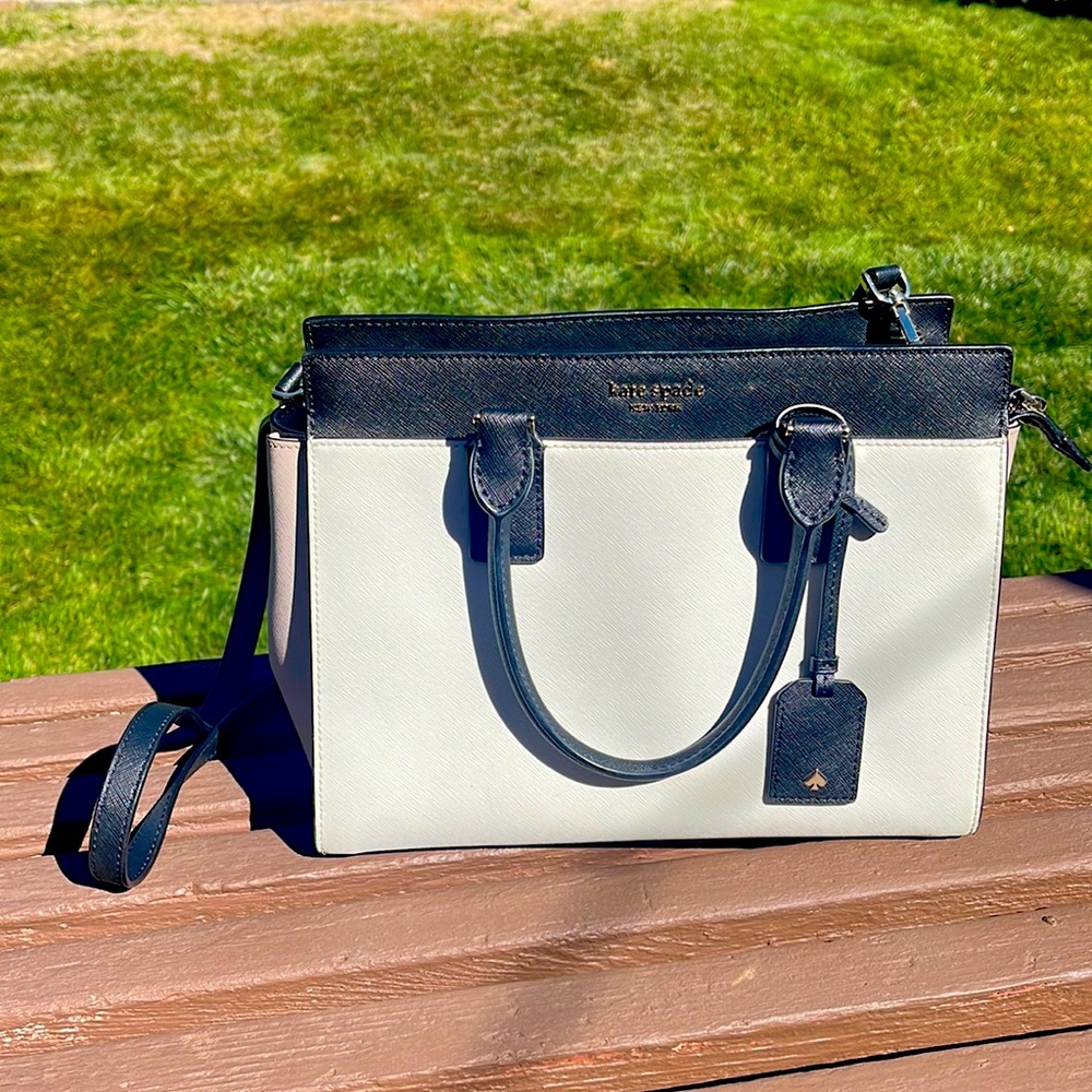 Kate Spade block pattern bag. Fantastic condition! Matching wallet sold sep.